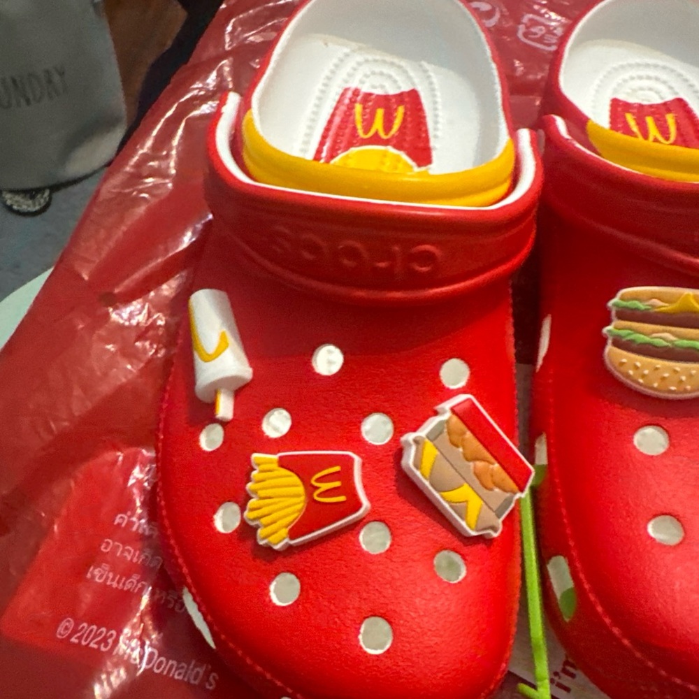 Crocs Classic Clog McDonald's Men Size 6 Women Size 8 Red NEW IN BAG - Picture 3 of 8